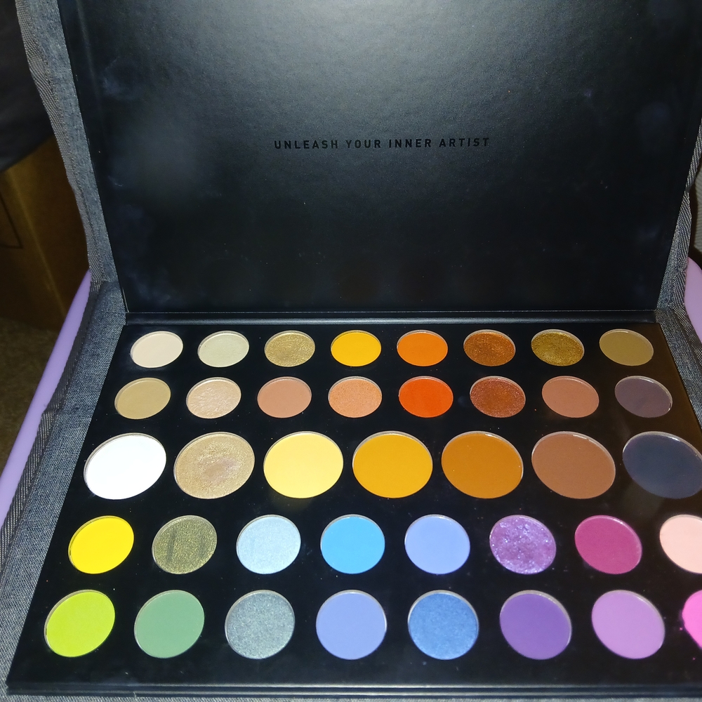 Professional Eyeshadow Palette with Vibrant Colors